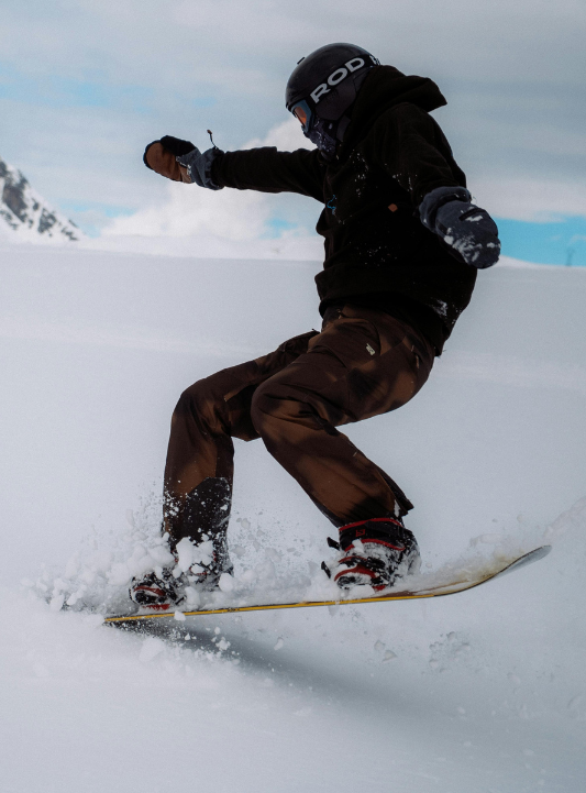 man Skiing on snow warm hoodies in USA
